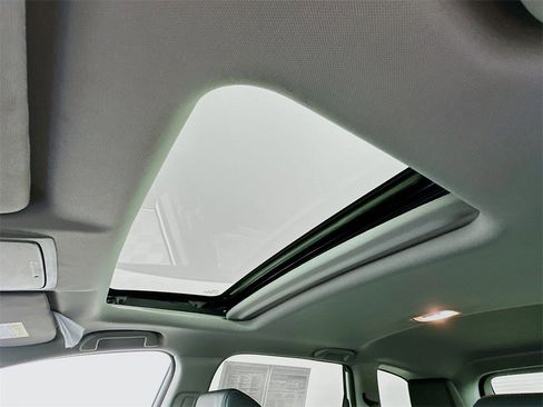 Used 2021 Honda CR-V Touring image 4