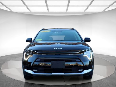 Used 2023 Kia Niro SX image 2
