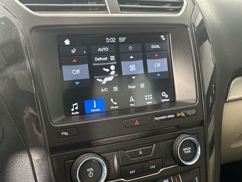 Used 2018 Ford Explorer XLT w/ Equipment Group 202A FWD image 32