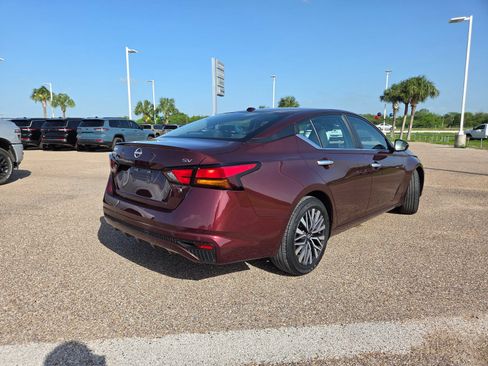 Used 2024 Nissan Altima 2.5 SV FWD image 8