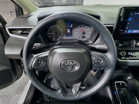 Used 2025 Toyota Corolla LE image 11