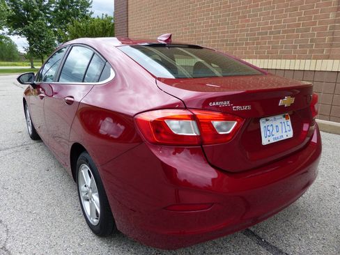 Used 2017 Chevrolet Cruze LT w/ Convenience Package FWD image 6