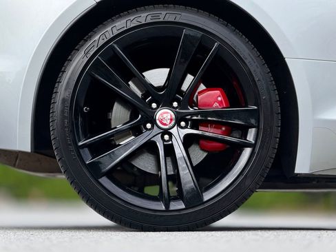 Used 2017 Jaguar F-TYPE Coupe RWD image 20