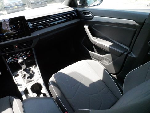 Certified 2025 Volkswagen Jetta Sport FWD image 11