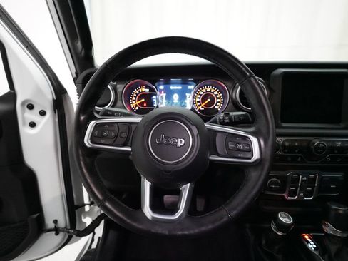 Used 2019 Jeep Wrangler Unlimited Sahara AWD/4WD image 4