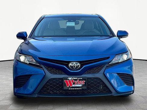 Used 2020 Toyota Camry SE w/ Convenience Package FWD image 2