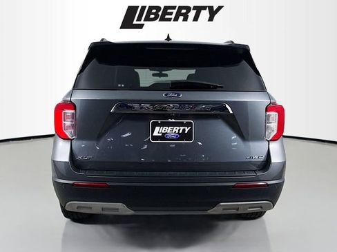 Used 2022 Ford Explorer XLT w/ Equipment Group 202A image 6