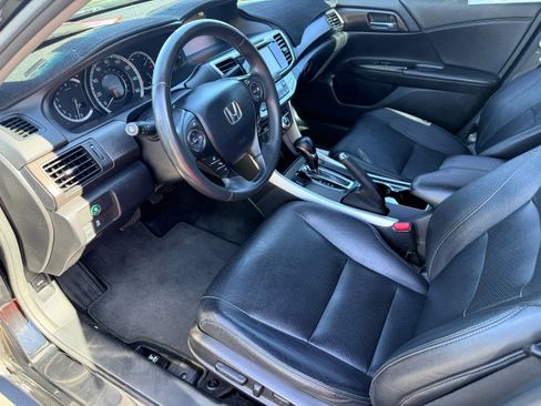 Used 2015 Honda Accord Touring image 12