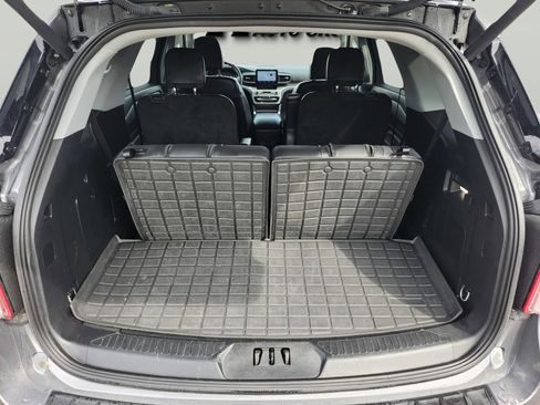 Used 2023 Ford Explorer XLT w/ Equipment Group 202A image 31