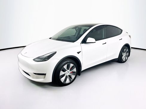 Used 2023 Tesla Model Y Long Range image 3