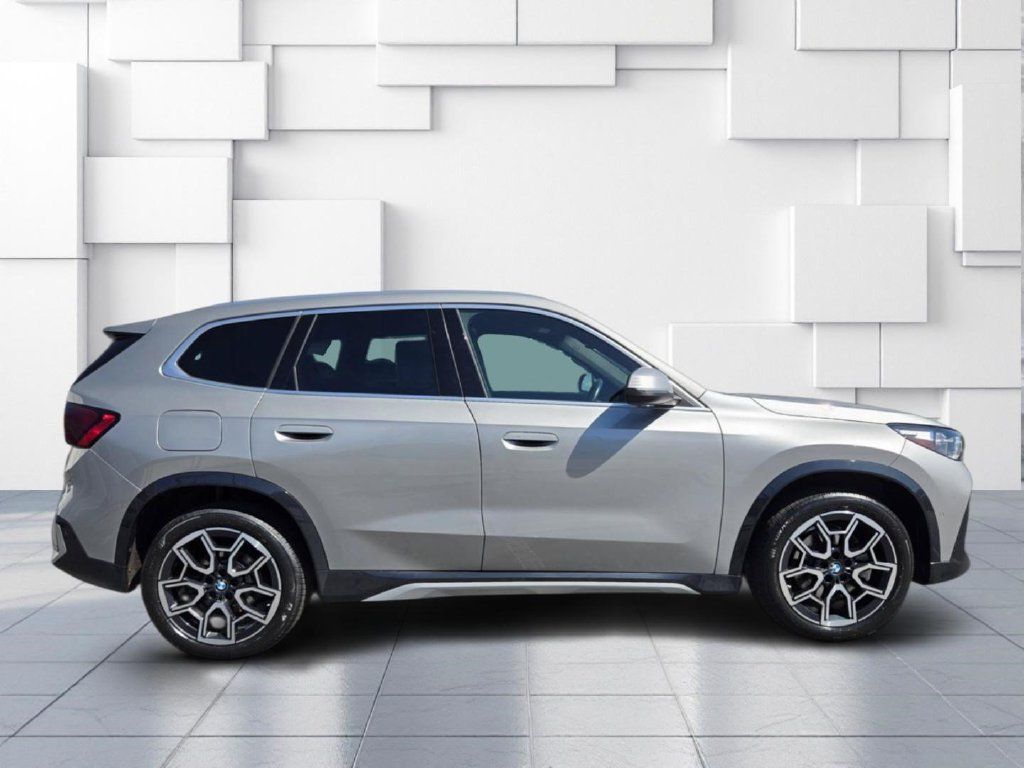 Used 2023 BMW X1 xDrive28i w/ Convenience Package AWD/4WD image 4