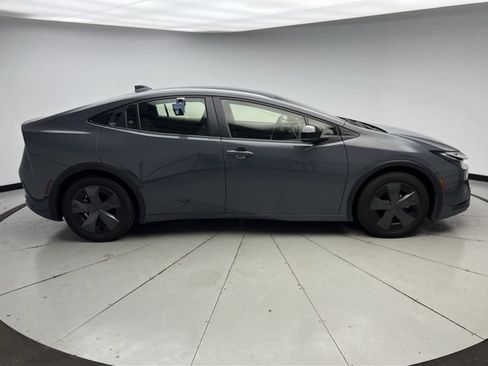 Used 2023 Toyota Prius LE FWD image 6