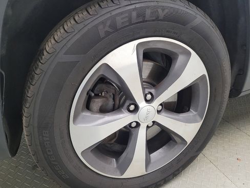 Used 2019 Jeep Cherokee Limited AWD/4WD image 31