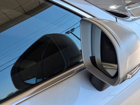 Used 2018 Volvo XC60 T6 R-Design w/ Convenience Package image 20