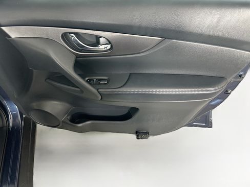 Used 2016 Nissan Rogue SV w/ SV Moonroof Package FWD image 31