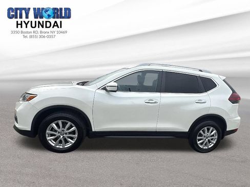 Used 2019 Nissan Rogue SV AWD/4WD image 2