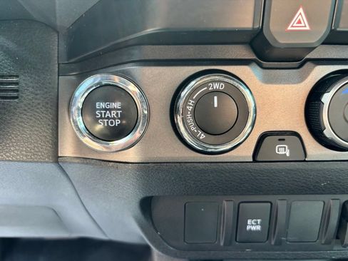 Used 2022 Toyota Tacoma TRD Sport AWD/4WD image 39
