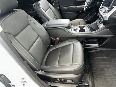 Certified 2023 GMC Acadia SLT w/ Technology Package image 36