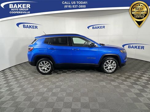 Used 2024 Jeep Compass Latitude image 10