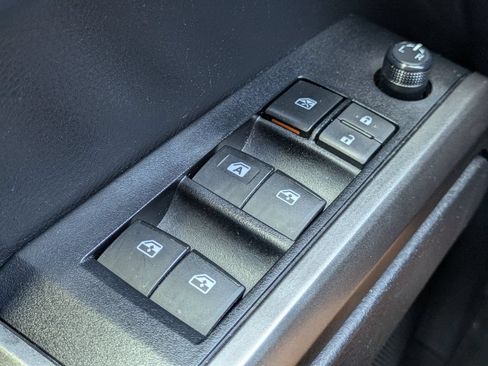 Used 2020 Toyota Tacoma SR5 RWD image 22