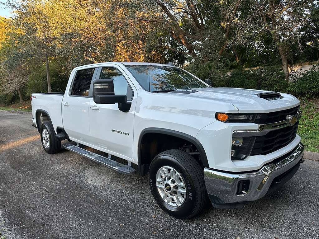 Used 2025 Chevrolet Silverado 2500 LT w/ Convenience Package AWD/4WD image 1