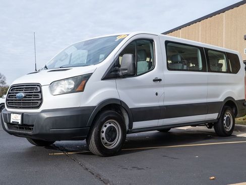 Used 2017 Ford Transit 350 XL image 4