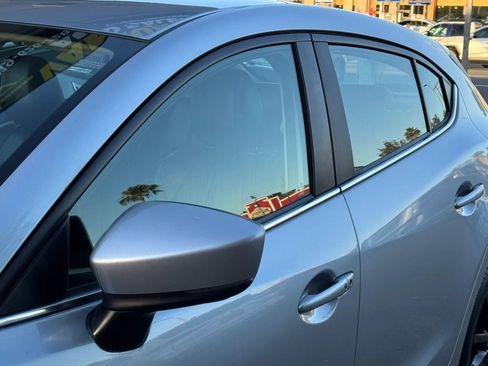 Used 2018 MAZDA MAZDA3 Touring FWD image 9