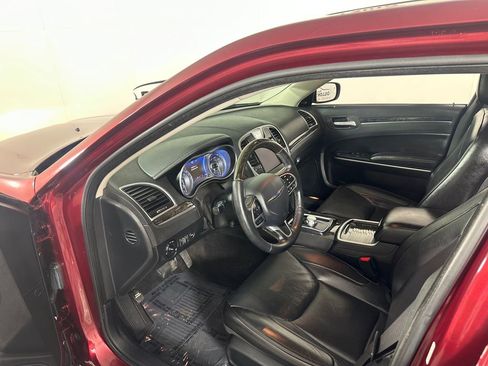 Used 2018 Chrysler 300 Limited w/ Safetytec Plus Group image 17
