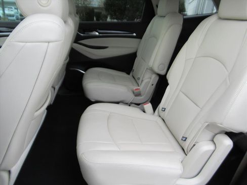 Used 2023 Buick Enclave Essence image 28