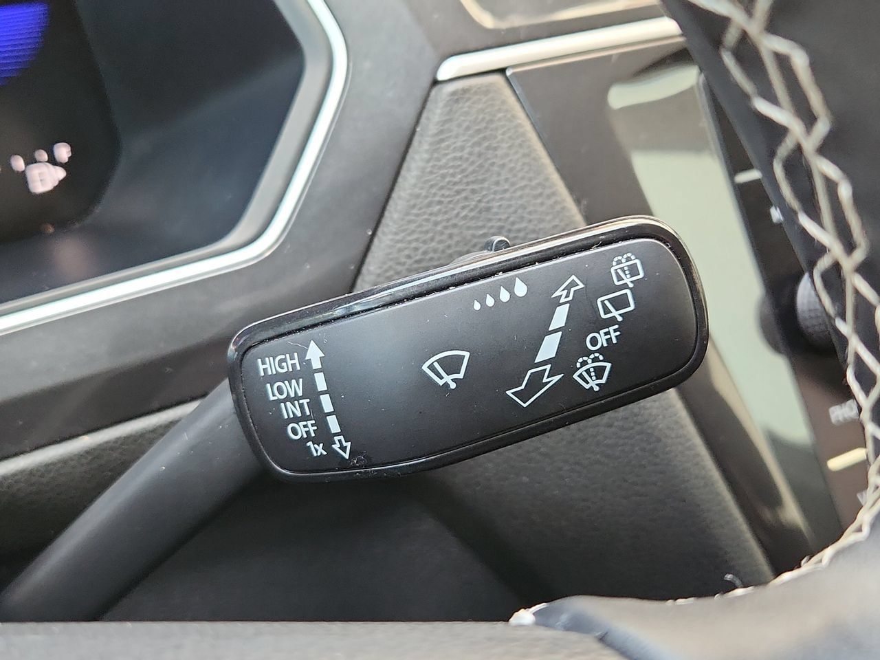 Used 2024 Volkswagen Tiguan SE FWD image 29