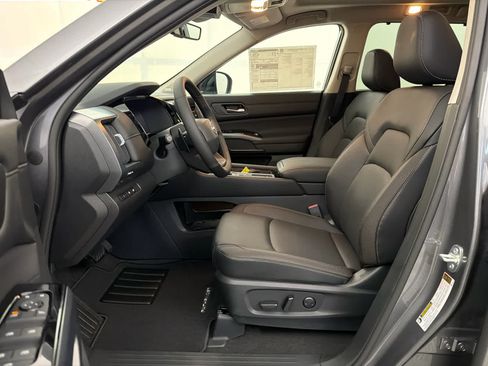 New 2026 Nissan Pathfinder SL w/ SL Premium Package FWD image 14