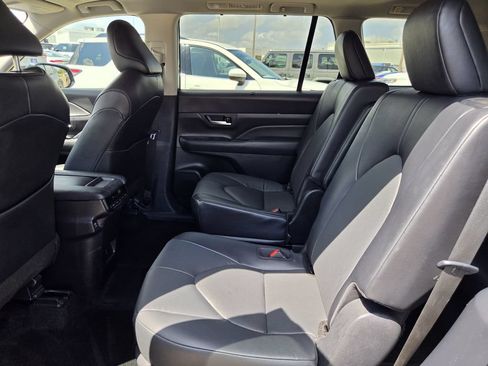 Used 2025 Toyota Grand Highlander FWD image 30