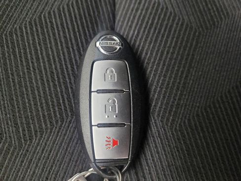 Used 2015 Nissan Rogue SV FWD image 32