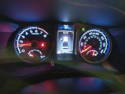 Used 2023 Toyota Tacoma SR image 9