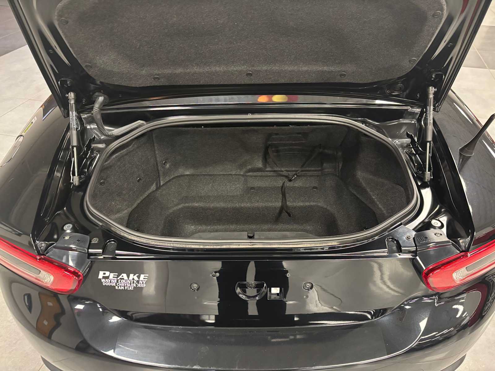 Used 2017 FIAT 124 Spider Classica RWD image 7