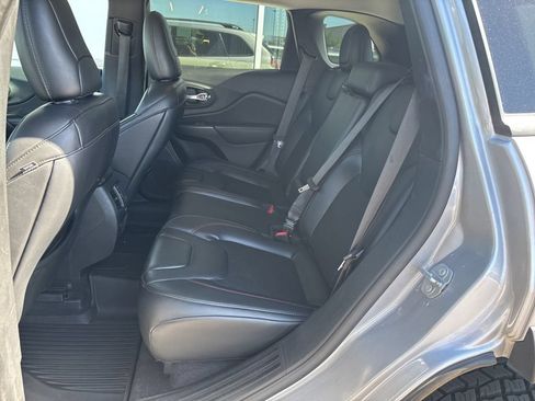 Used 2020 Jeep Cherokee Trailhawk AWD/4WD image 14