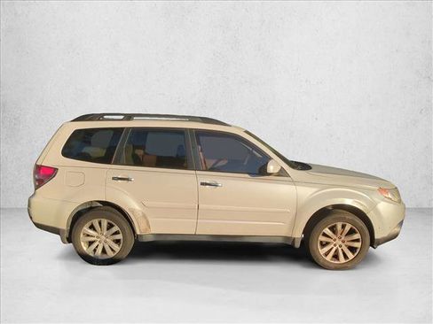Used 2013 Subaru Forester 2.5X Premium AWD/4WD image 4