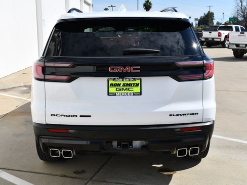 Used 2025 GMC Acadia Elevation w/ Elevation Premium Package image 6
