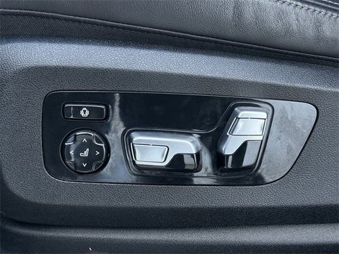 Used 2020 BMW X6 M50i w/ Executive Package image 29