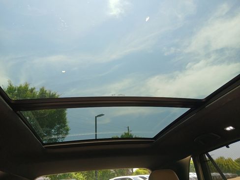 Used 2025 Volkswagen Atlas Cross Sport SE w/ Panoramic Sunroof Package FWD image 40