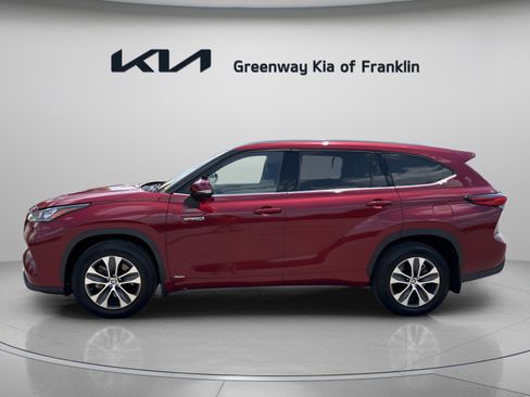 Used 2020 Toyota Highlander XLE AWD/4WD image 4