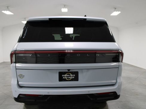 New 2026 Lincoln Navigator Reserve AWD/4WD image 7