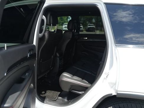 Used 2021 Jeep Grand Cherokee Trailhawk w/ Trailhawk Luxury Group AWD/4WD image 16
