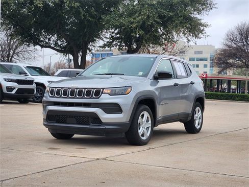 Used 2023 Jeep Compass Sport image 3