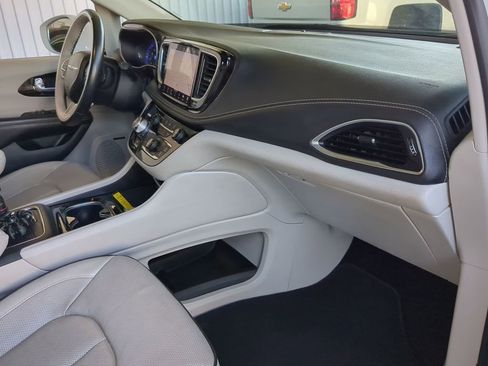 Used 2021 Chrysler Pacifica Limited w/ Premium & Safety Sphere Group image 21