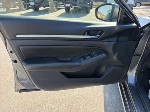 Used 2022 Nissan Altima 2.5 SV FWD image 15