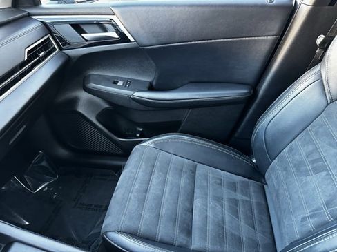 Used 2024 Mitsubishi Outlander SE image 22