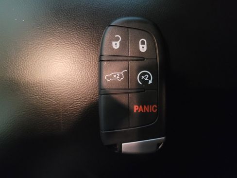 Used 2019 Dodge Durango SXT image 32