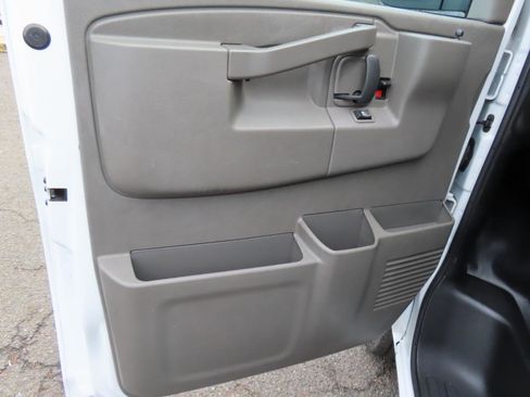 Used 2023 Chevrolet Express 3500 w/ Driver Convenience Package RWD image 6