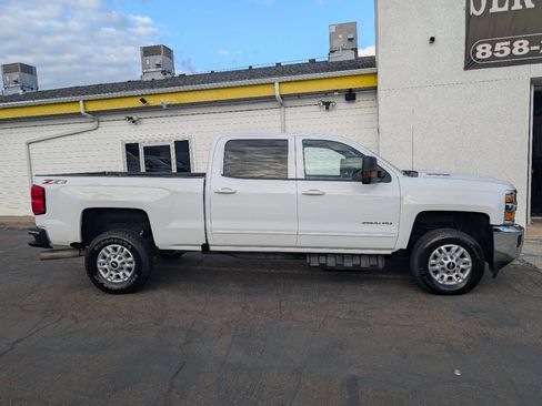 Used 2018 Chevrolet Silverado 2500 LT w/ Z71 Package, Off-Road AWD/4WD image 5